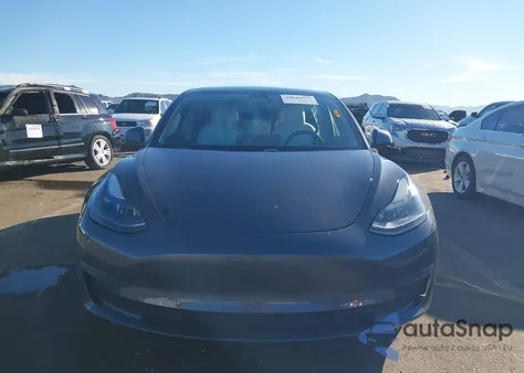 2021 Tesla Model 3 Performance Dual Motor All-Wheel Drive z USA, uszkodzony, nr VIN 5YJ3E1EC4MF988480